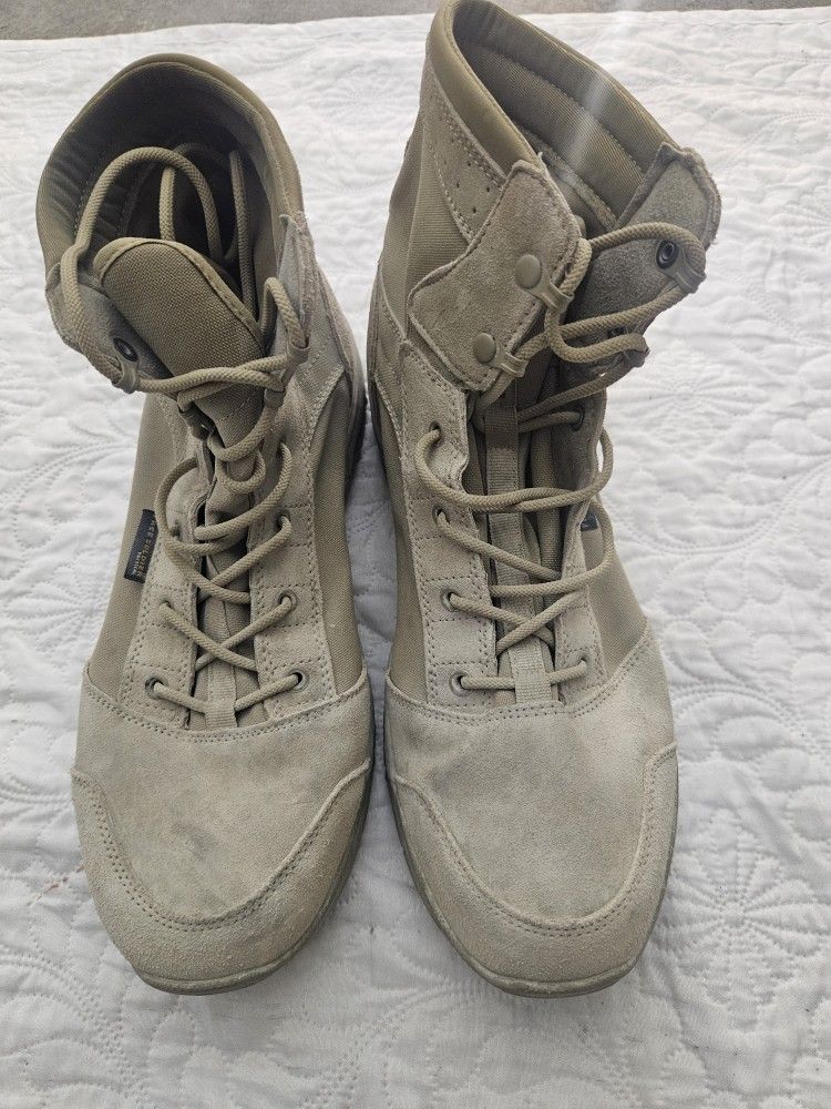 Free Soldier boots