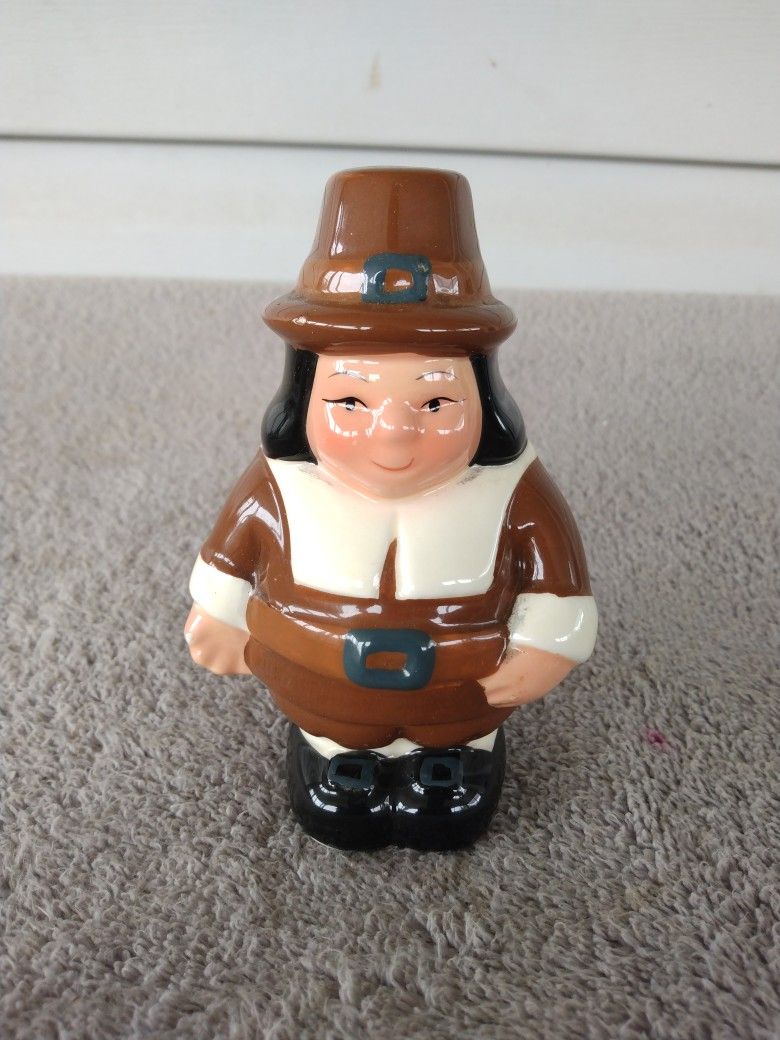 Vintage pilgrim salt or pepper shaker