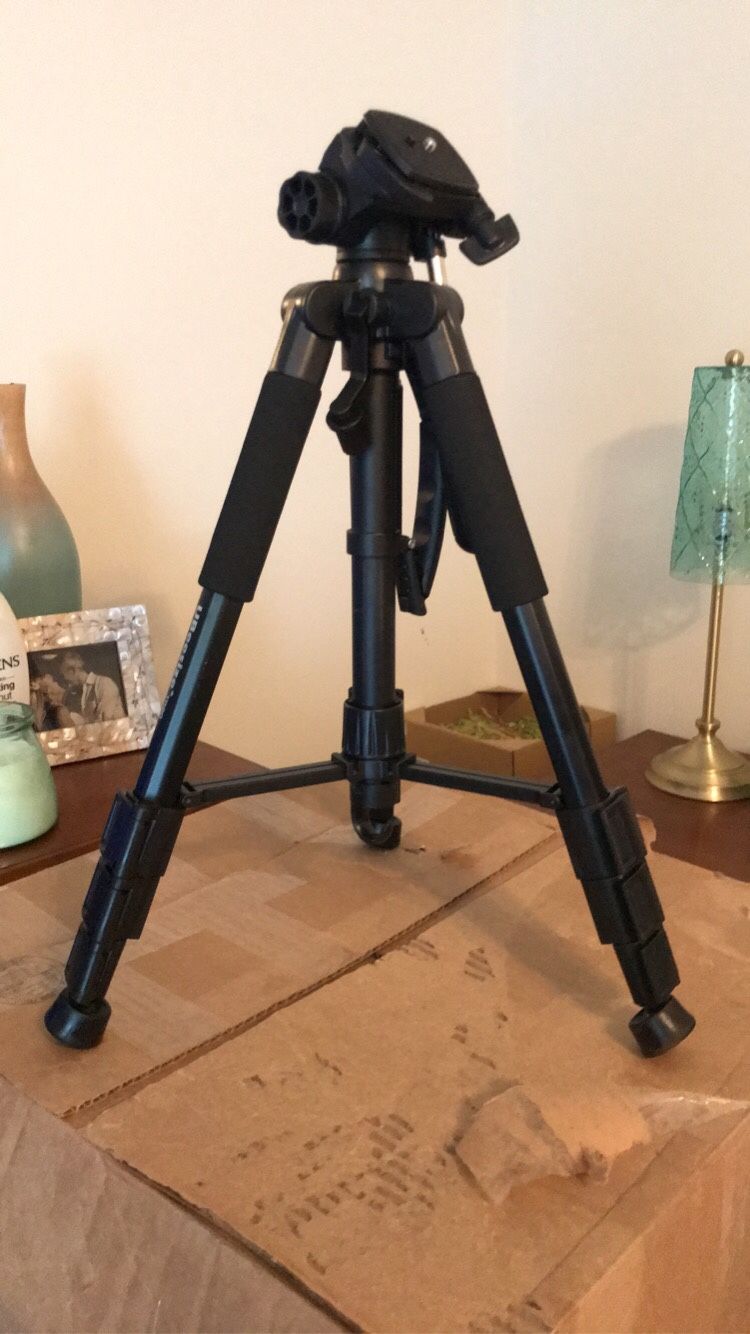 Nubeesize 60 inch portable lightweight travel tripod