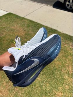 Basketball shoes