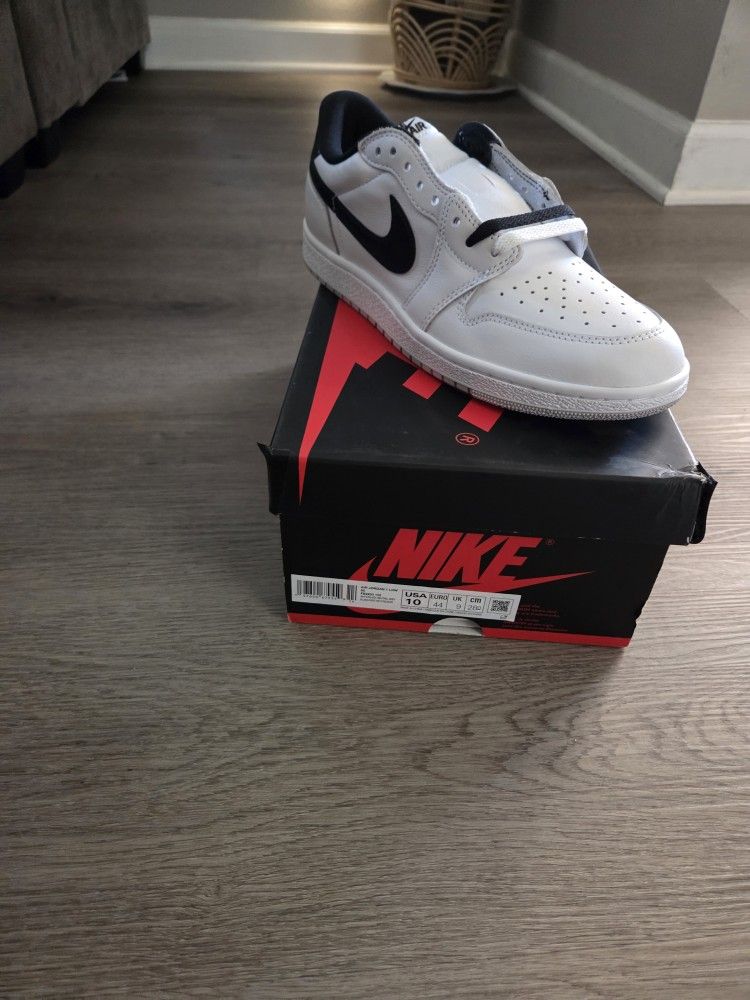 Jordan 1 Low Black Metallic