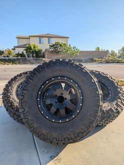 Set of five wheels and tires