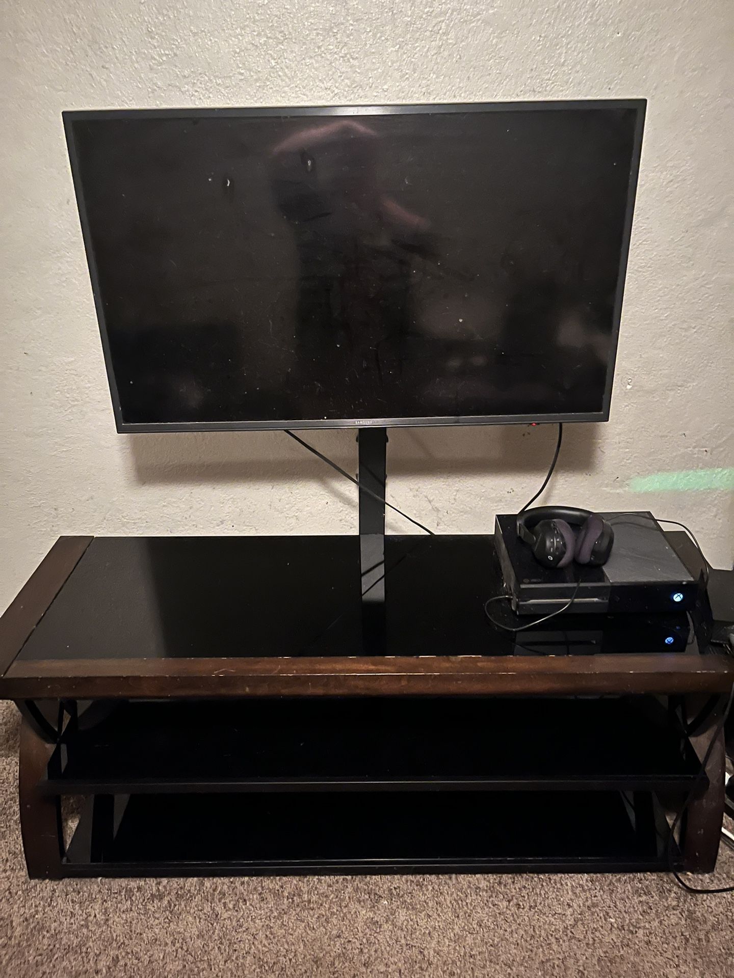 Entertainment Center With TV Mount