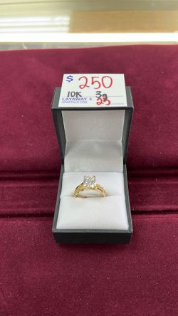 10K Gold Clear Birth Stone Size 7.5 : 3 Grams