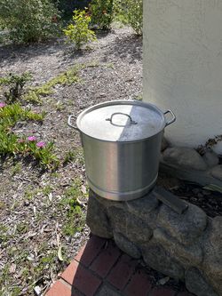 Large aluminum pot