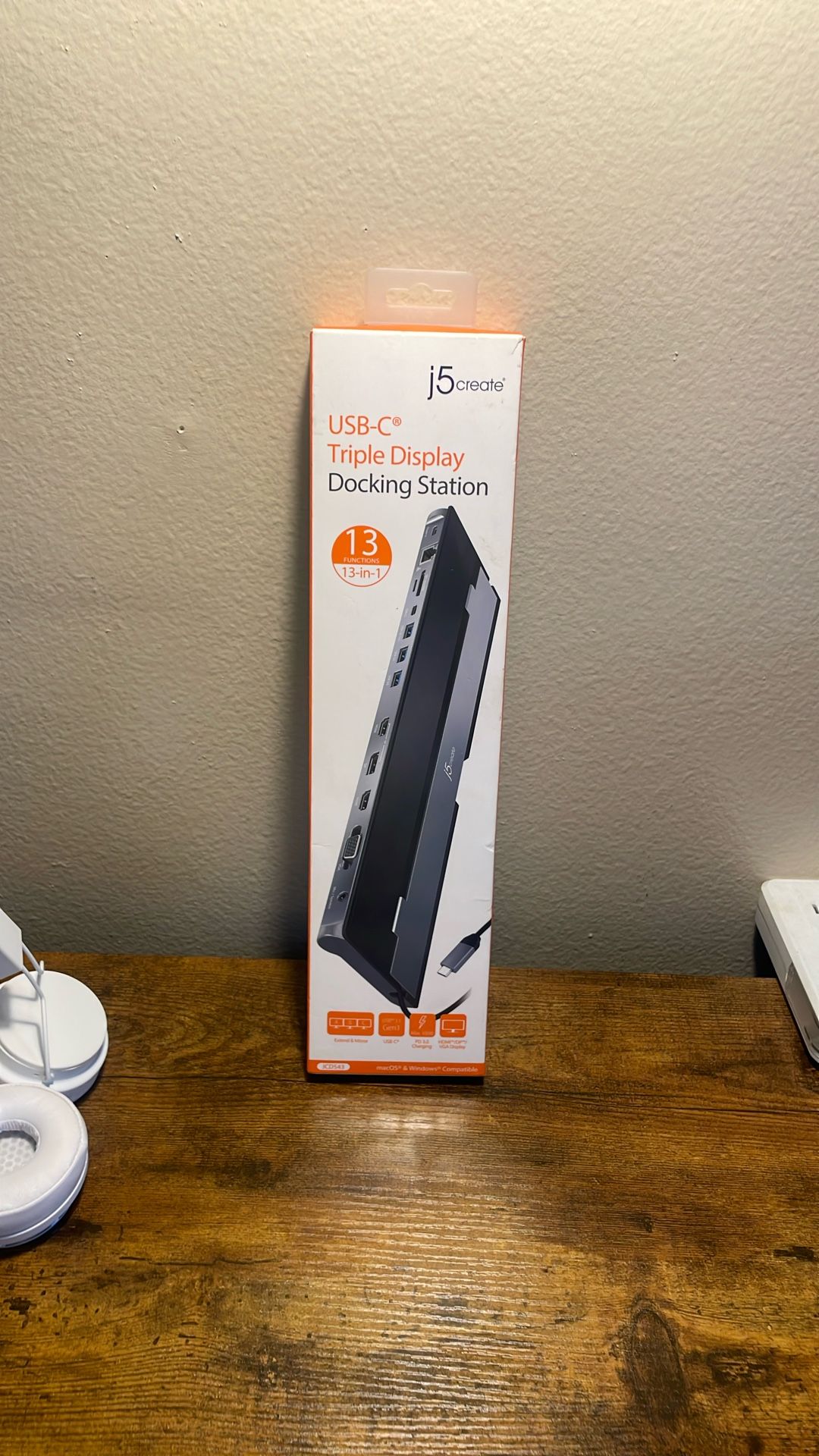 j5create USB-C Triple-Display Docking Station JCD543