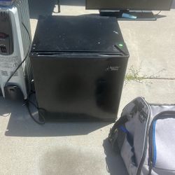 mini-fridge 