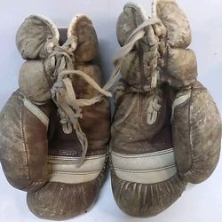 Vintage Leather Boxing Gloves 1940s–50s Lace-Up Training Sparring Gloves – Brown