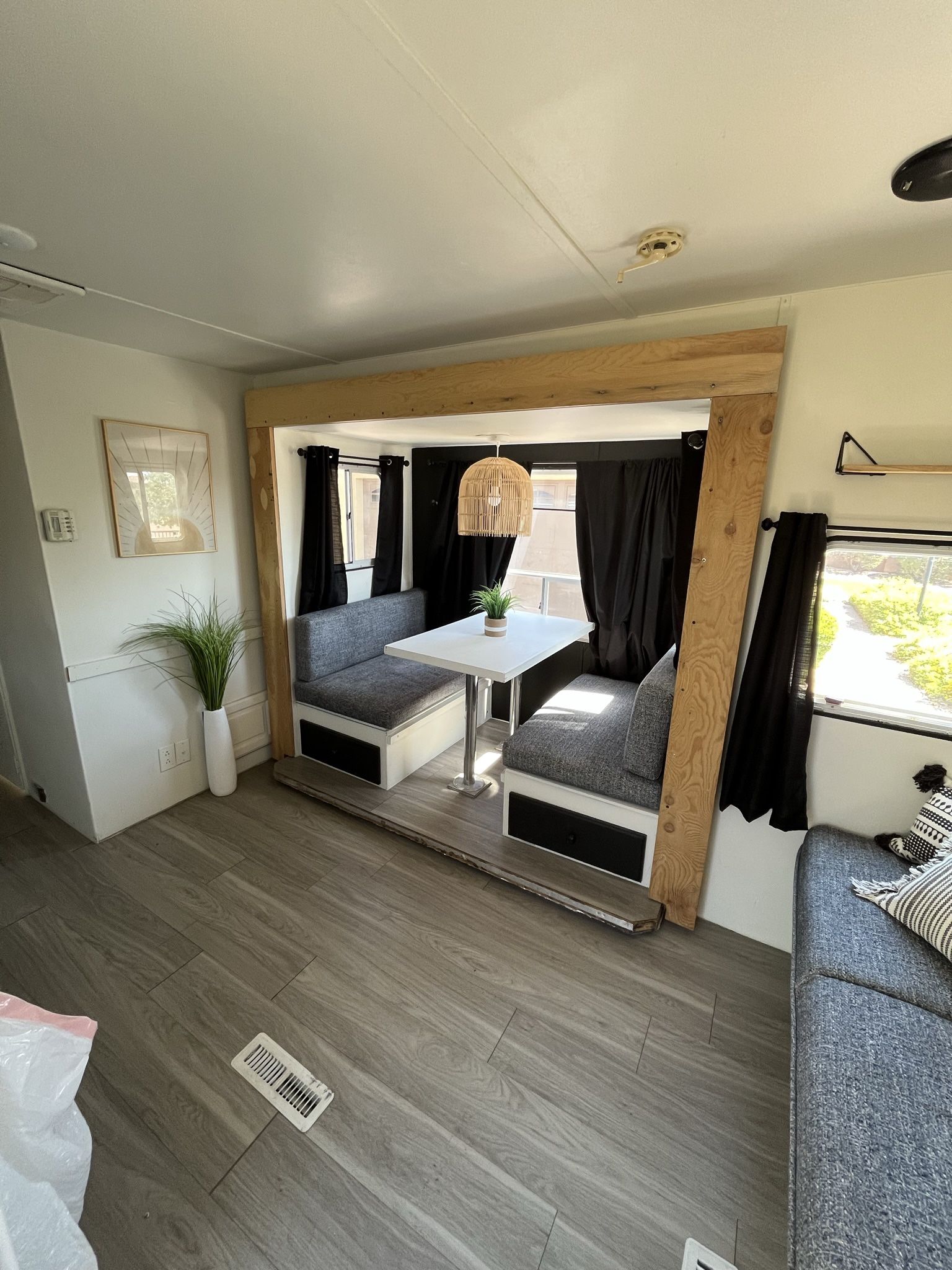Newly Renovated RV Sunnybrook 28 Ft Travel Trailer