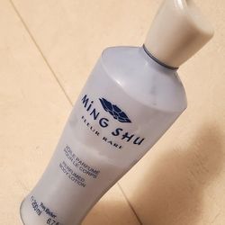 YVES ROCHER MING SHU FLEUR RARE PERFUMED BODY LOTION  6.7OZ MADE in France 

Description:
YVES ROCHER PERFUMED BODY LOTION, used
SCENT: MING SHU FLEUR