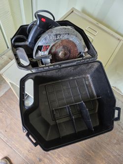 SKIL Saw w/case.
