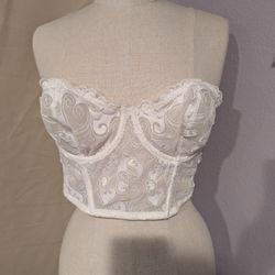 Gilligan & O'Malley White Corset/Lingerie Top 🤍