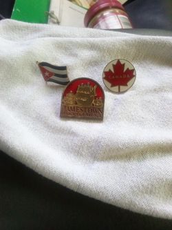 Vintage Enamel Jamestown Pin And The Columbia Black Pen With Canada Flag Pin