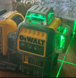 DeWalt three beam line laser