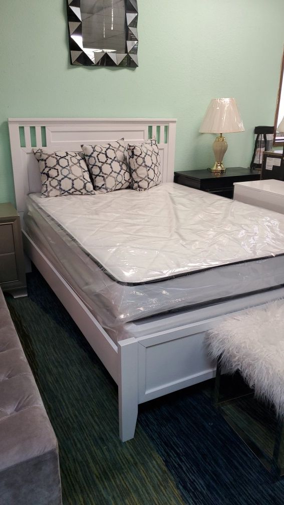 Full bed mattress and box spring