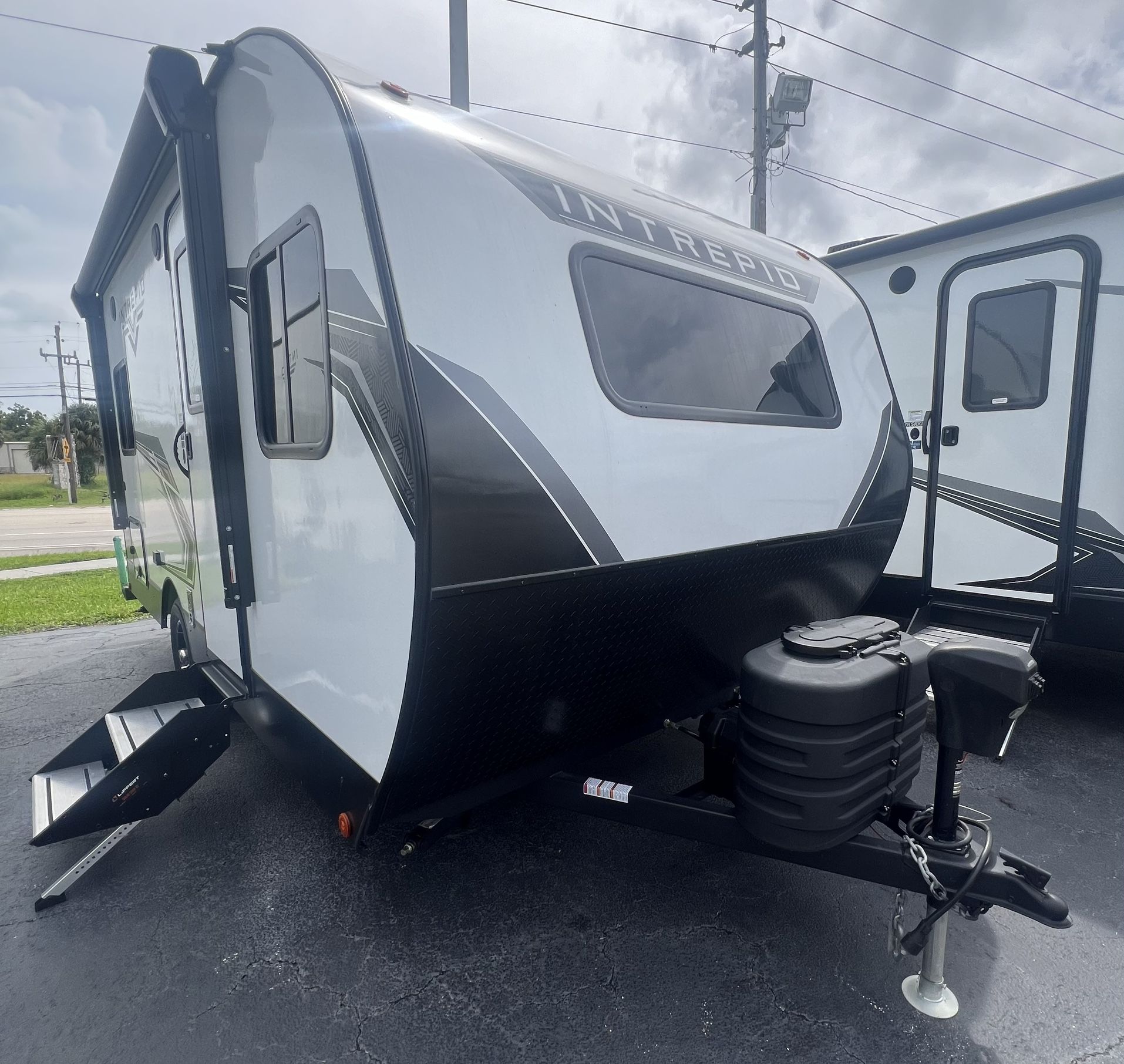 New 2024 Intrepid 165I Travel Trailer
