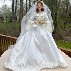 Ashton Drake “Wedding In London” Porcelain Bride Doll Wedding Gown
