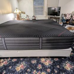 Cal King Beautyrest Black Mattress 
