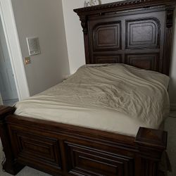 Fairmont designs Queen Size Bed