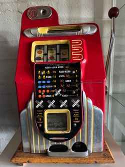 1940s Mills 10¢ Slot Machine