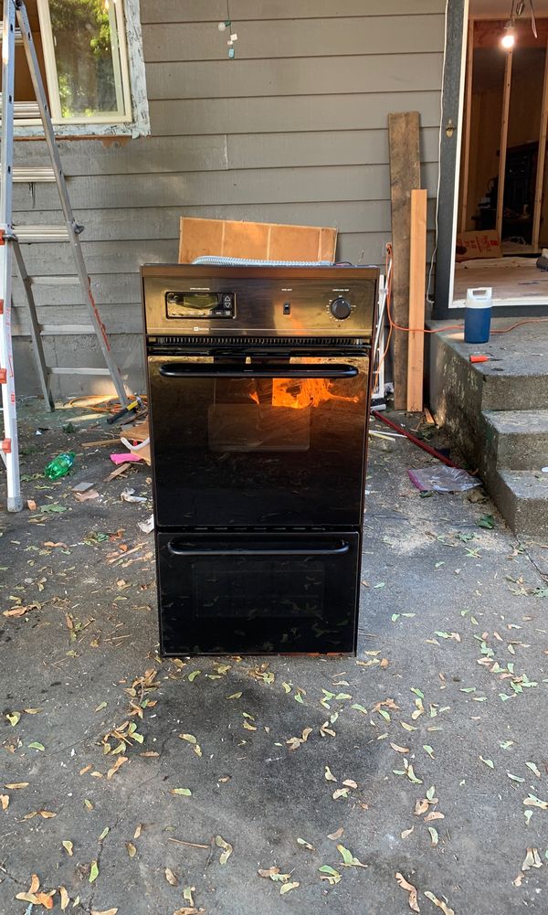 Maytag oven, Working and in good condition, Model CWE5800ACB for Sale