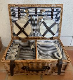Picnic Time Belmont Picnic Basket
