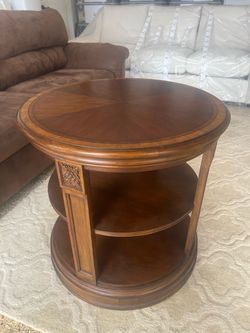 Ethan Allen Townhouse Round Library Table