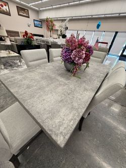 7 PC  DINING TABLE