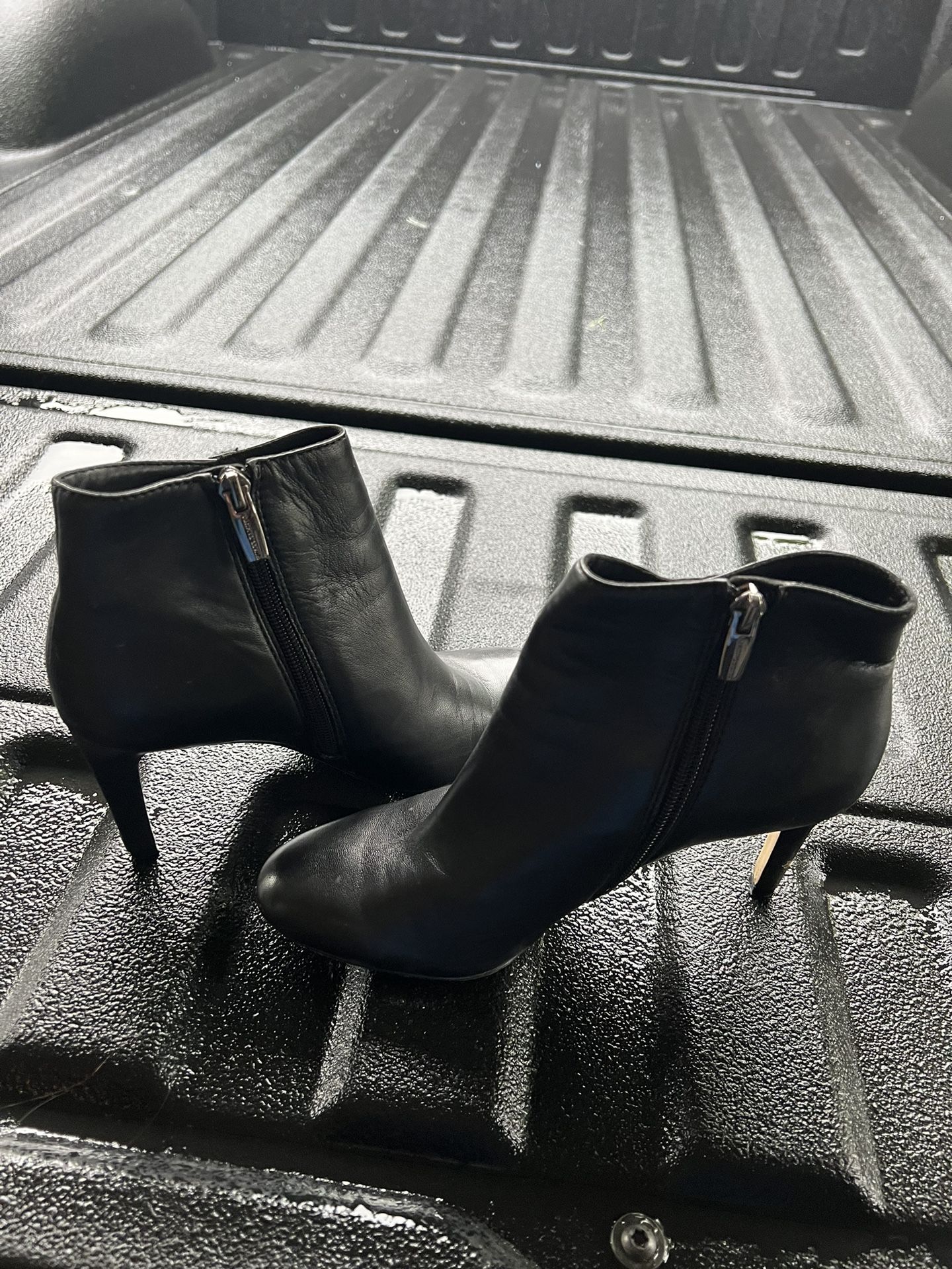 Vince Camuto Black Leather Charlotte Boots/High Heels Size 6M