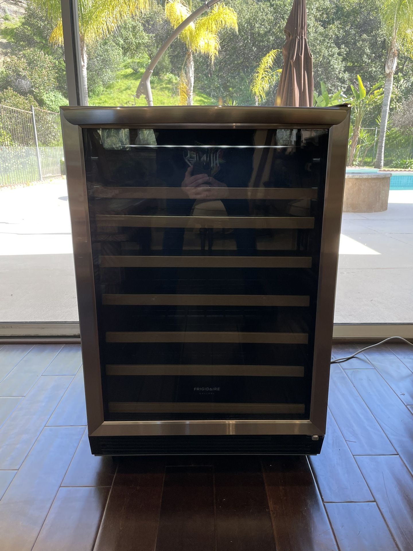 Frigidaire 52 Bottle Luxury Wine Cooler Model FGWC52L3TS Perfect Condition