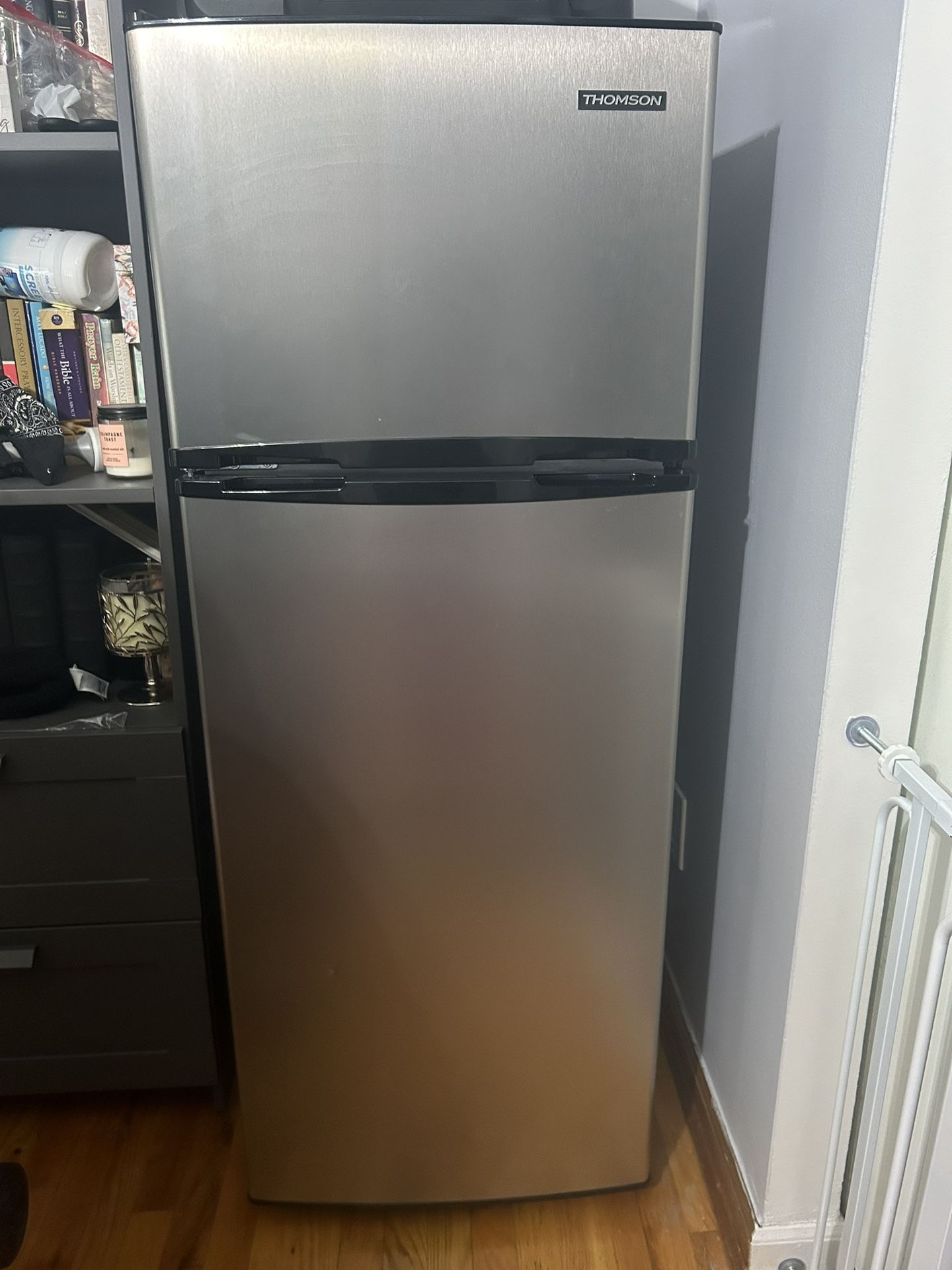 Thomson 7.5 cu. ft. Top-Freezer Refrigerator