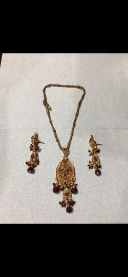 Necklace with matching ear rings