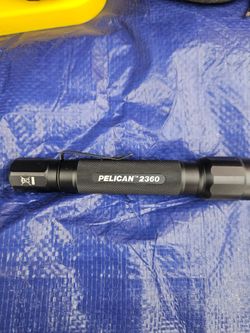Pelican flash light 2360