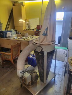 Delta dust collector