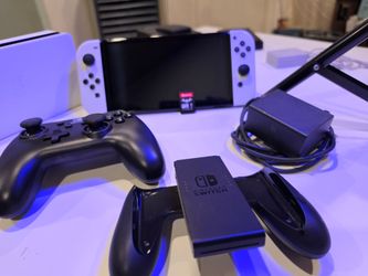 Nintendo Switch OLED White Console Bundle