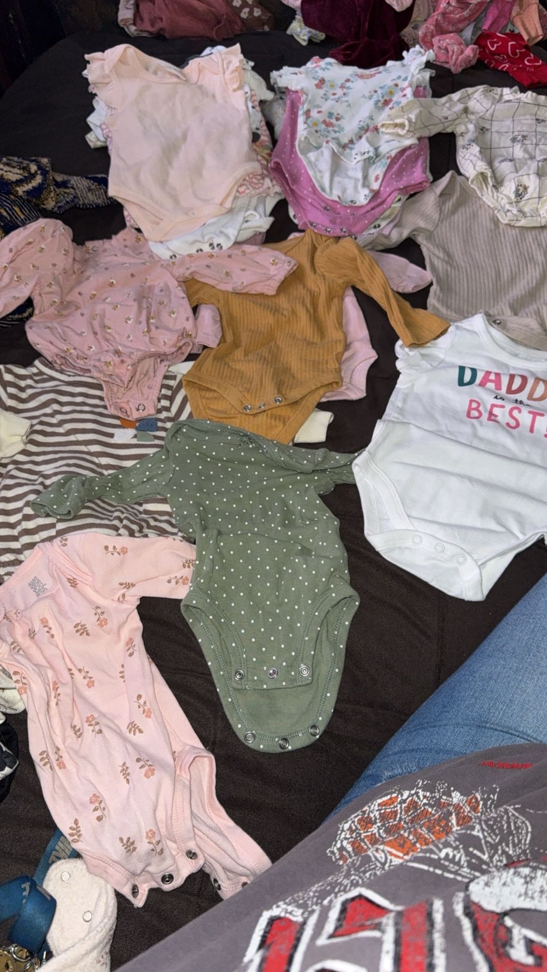 Stack Of 30 Onesies Long And Short Sleeve Mix