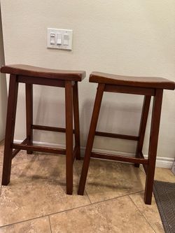 2 wood bar stools