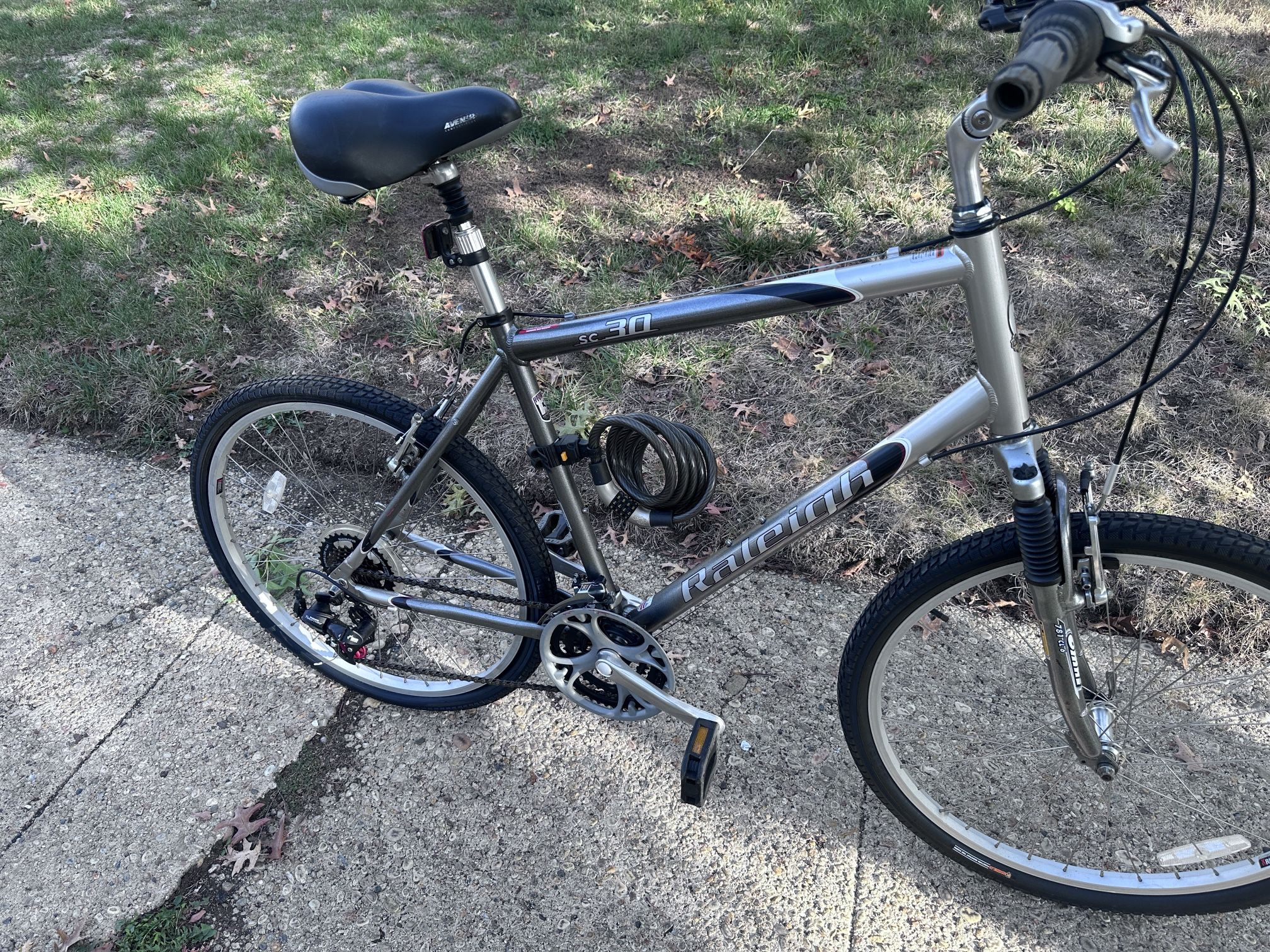 Raleigh HYBRID BIKE 27” wheels in great condition frame bicycle