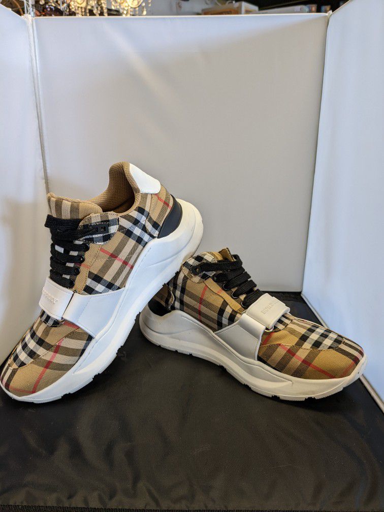 Worm Only 1 Time, Men's Size 8 1/2 Burberry Shoes