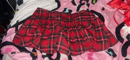 Hollistor school girl skirt