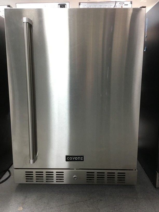 Stainless Steel Coyote 21 Outdoor Refrigerator Stainless Steel