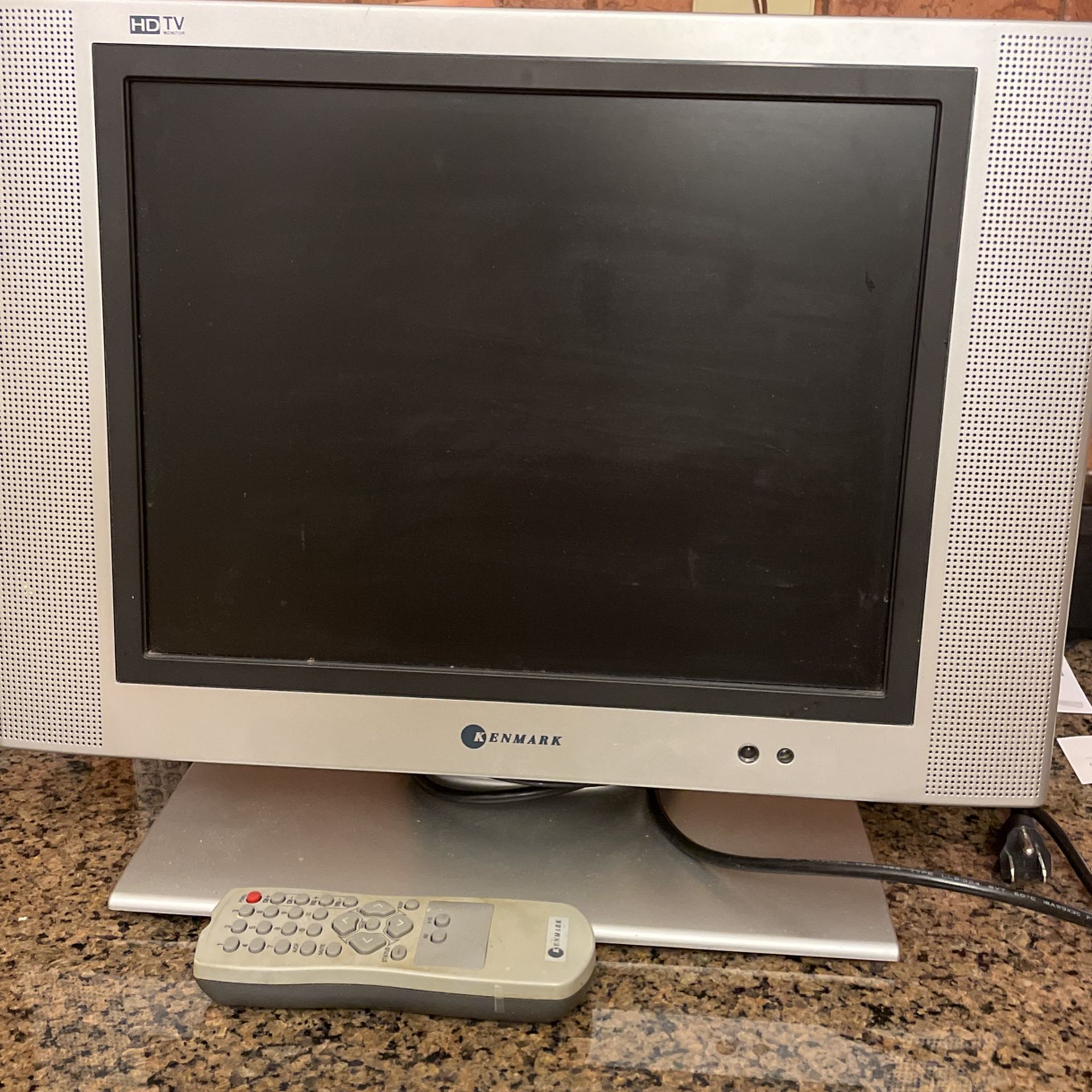 15” TV Kenmark HD