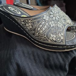 Adorable open-toe slip on sandals