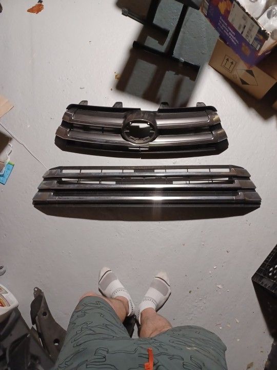 Highlander 2019 Grill Set Small Demage