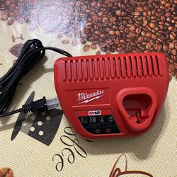 Milwaukee M12 Charger 