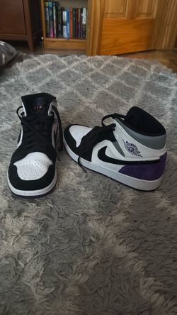 Jordan 1 Mid SE Black/Varsity Purple/White Size 10.5 Men’s