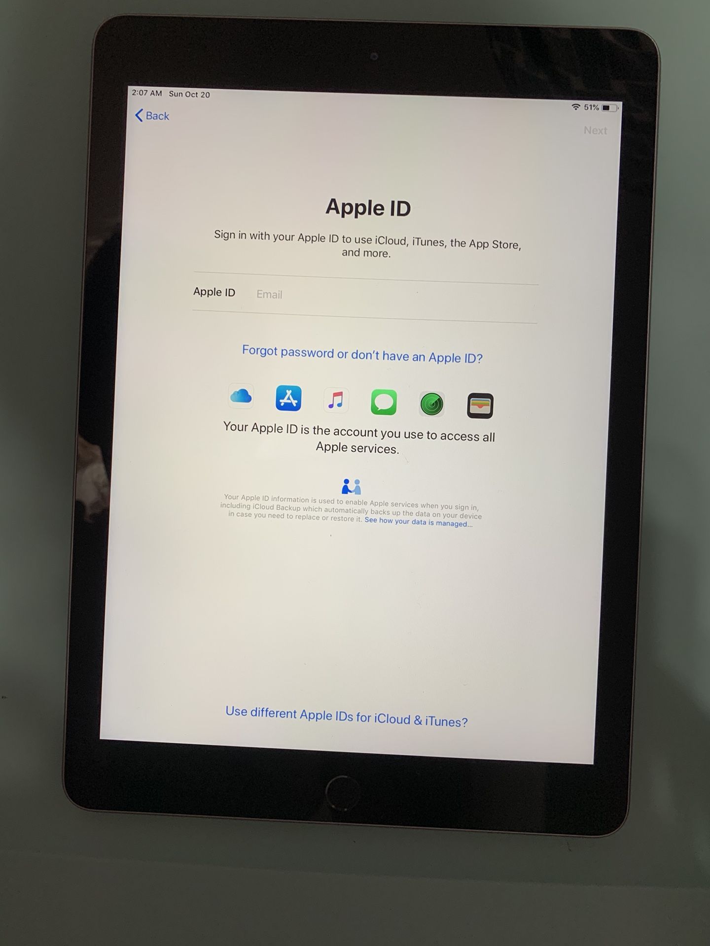 iPad 5th Generation 32gb W/ 3 Cases