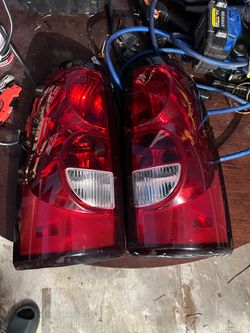 Tail lights 99/06 Chevy