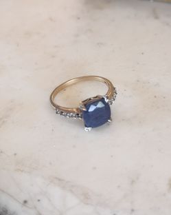 10kt Yellow Gold Blue Sapphire Ring w/ accent diamonds