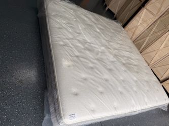 Leesa, Reserve Hybrid Mattress, King, Like New